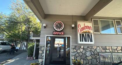 Sundowner Inn by Capital O Forsyth I 94