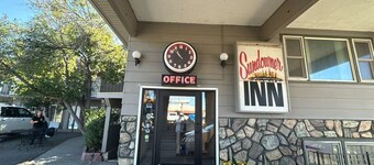 Sundowner Inn by Capital O Forsyth I 94