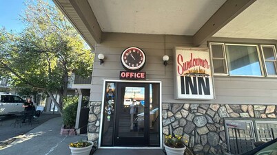 Sundowner Inn by Capital O Forsyth I 94