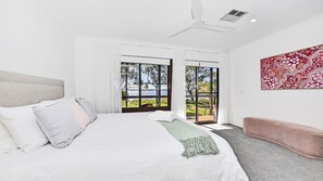 5 bedrooms, iron/ironing board, free WiFi, bed sheets