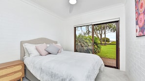 5 bedrooms, iron/ironing board, free WiFi, bed sheets