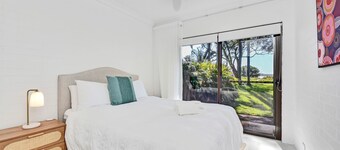 Luna at Corlette Beach House with views