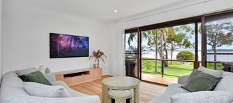 Luna at Corlette Beach House with views