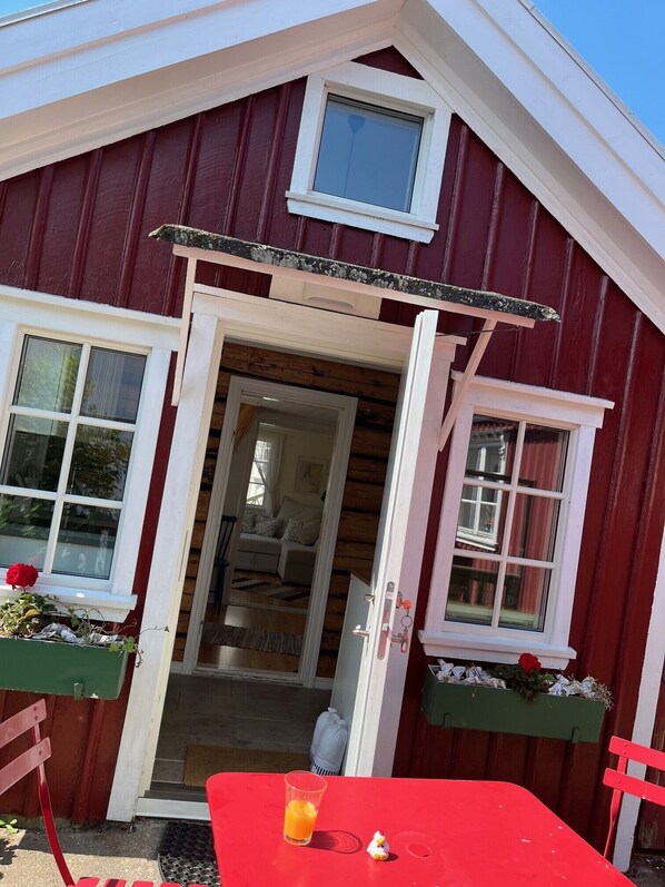 Outdoor dining - Charming House Hälleviksstrand, Orust (Västra Götalands län)
