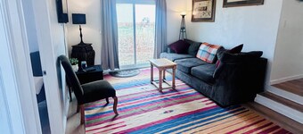 Cheerful Farmhouse Apartment!