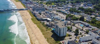 40B. Generous One-Bedroom+ unit with Ocean Views!