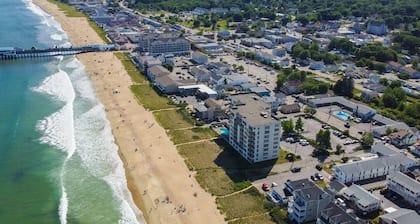 40B. Generous One-Bedroom+ unit with Ocean Views!