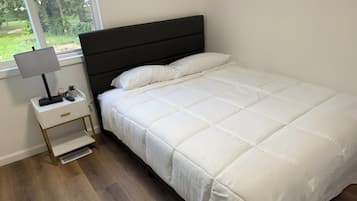 6 bedrooms, iron/ironing board, WiFi, bed sheets