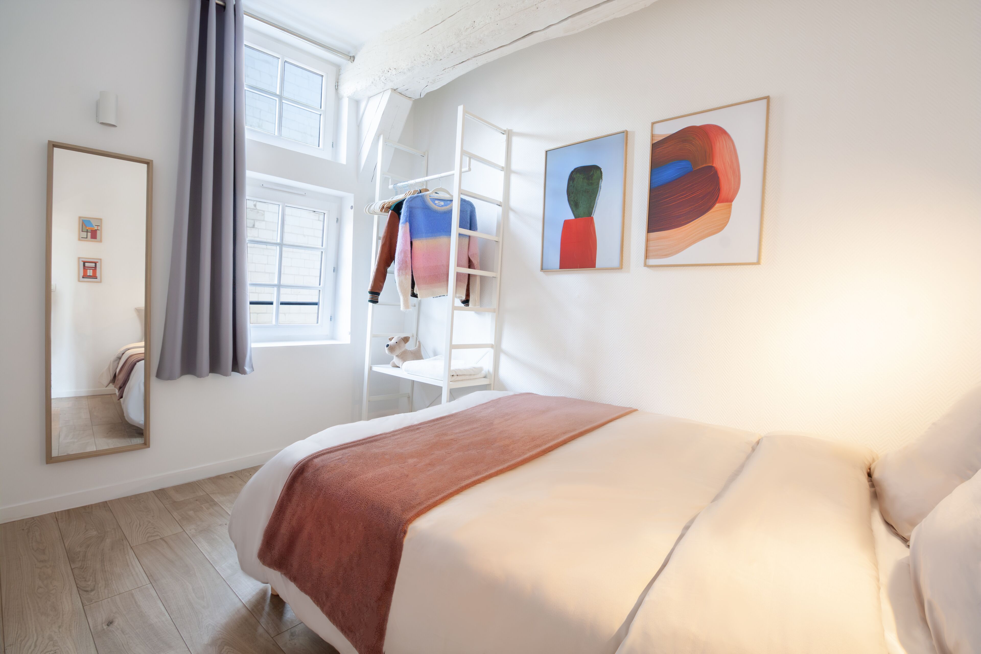 1 室のベッドルーム、デスク、アイロン / アイロン台、WiFi (無料)