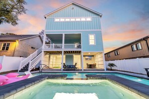 A heated pool - New Beach Oasis w/ Elevator|Heated Pool&Spa|6 Bed! (North Myrtle Beach)