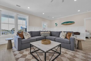 Smart TV, video games, ping pong - New Beach Oasis w/ Elevator|Heated Pool&Spa|6 Bed! (North Myrtle Beach)