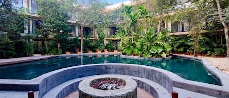 Outdoor pool, free cabanas