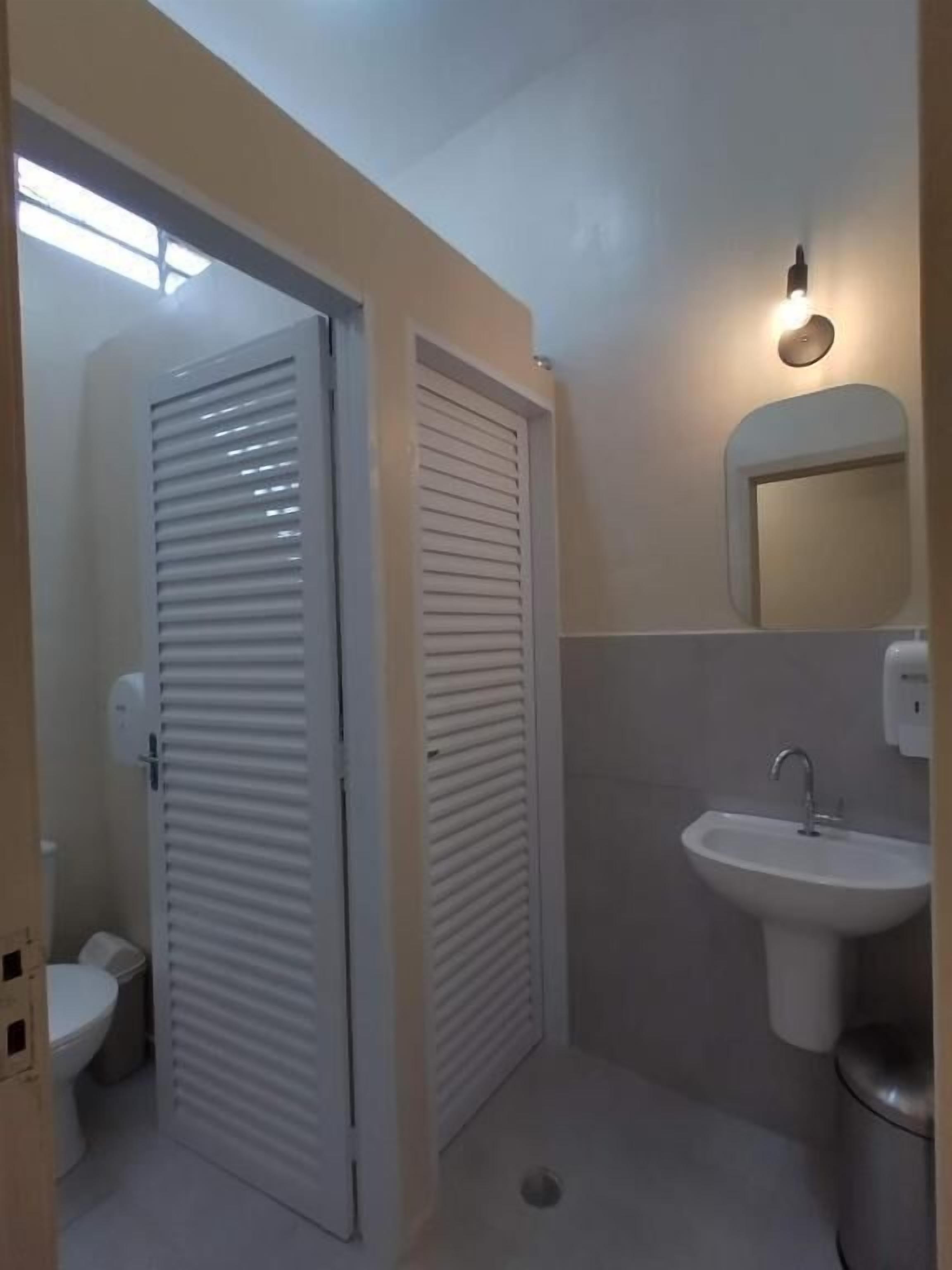 Mixed dormitory, 6 beds, fan | Bathroom