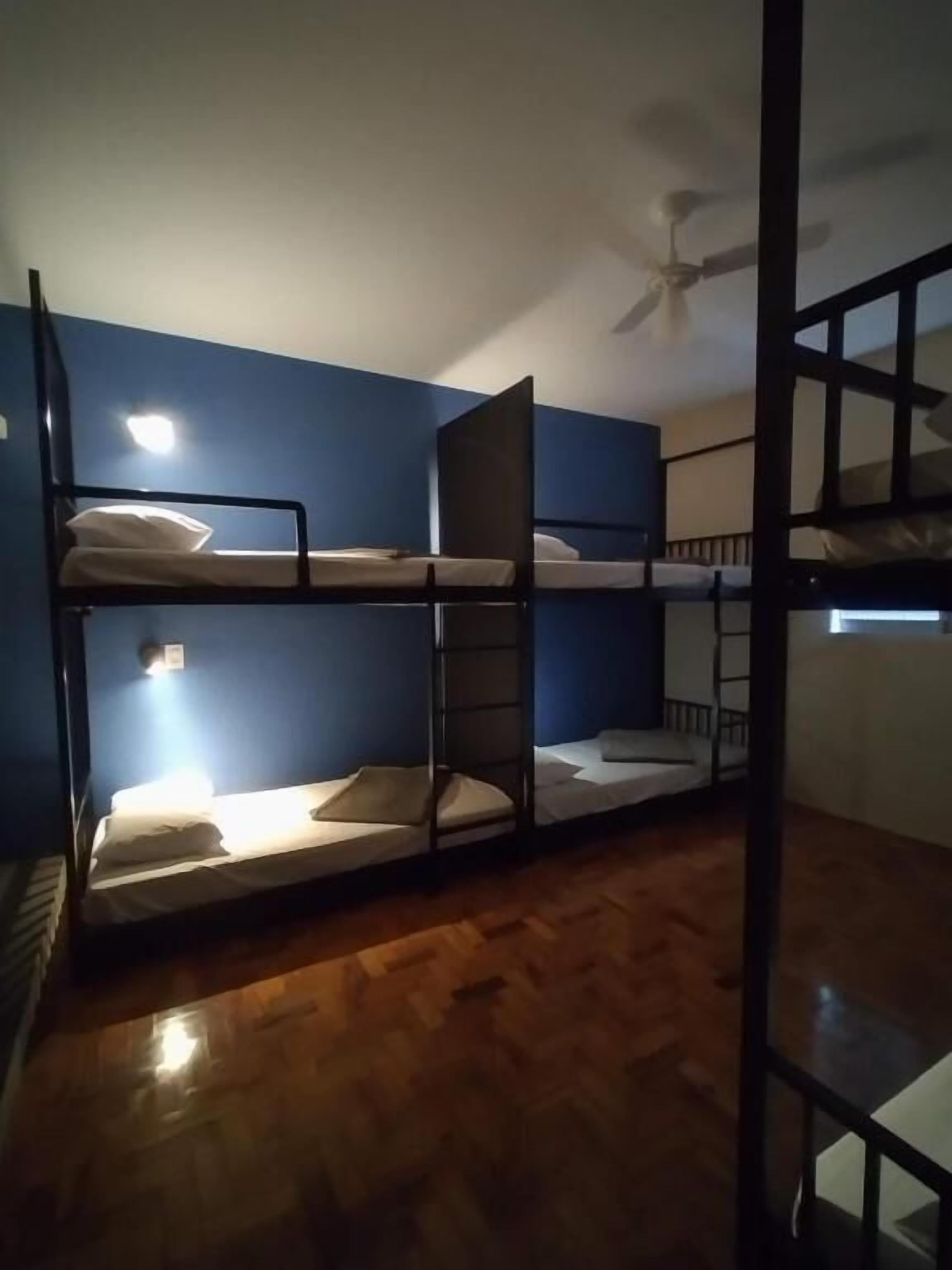 Tabla de planchar con plancha y wifi gratis 