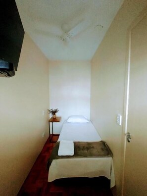 Iron/ironing board, free WiFi, bed sheets - Soul Hostel 2 (Sao Paulo)