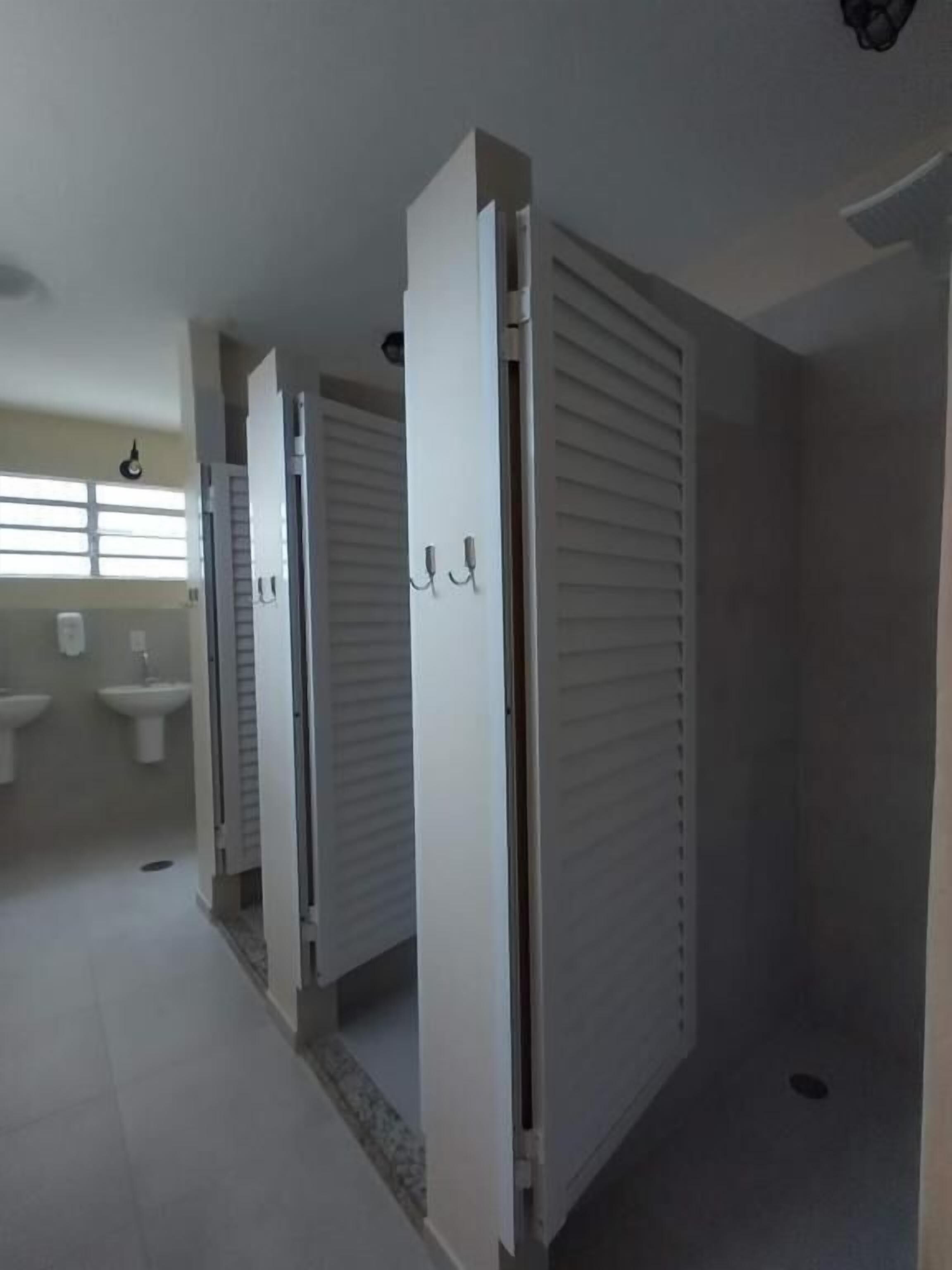 Shower, towels