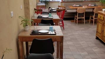 Desayuno de autoservicio incluido todos los días
