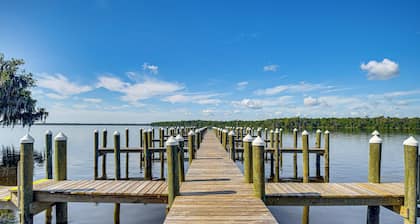 St Johns River Retreat in Welaka w/ Dock Access