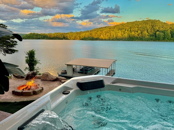Outdoor spa tub