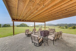 Terrace/patio - 1 Mi to Table Rock Lake: Home w/ Furnished Patio! (Oak Grove)