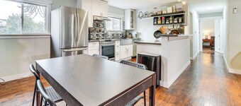 14 Mi to Dtwn Seattle: Sleek Home w/ Large Yard