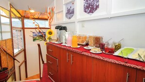 Free daily buffet breakfast  - QORI SISA HOSTAL (Cusco)