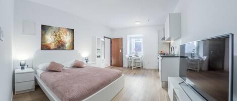 4 habitaciones, tabla de planchar con plancha, wifi y ropa de cama