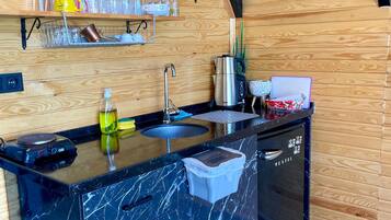Fridge, coffee/tea maker, electric kettle, dining tables