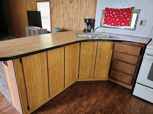 Charming 2-bedroom mobile home with WiFi, AC in welcoming Stinnett