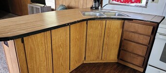 Charming 2-bedroom mobile home with WiFi, AC in welcoming Stinnett