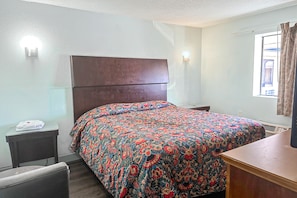 Room, 1 King Bed, Smoking | Iron/ironing board, free WiFi, bed sheets