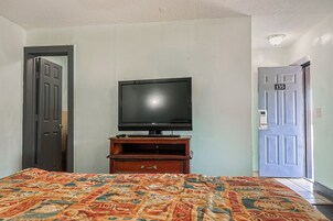 Quarto, 1 cama King, para não fumantes | Ferros/tábuas de passar roupa, Wi-Fi de cortesia, roupa de cama