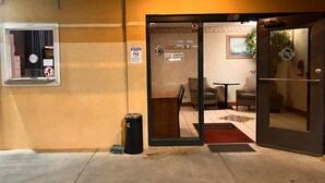 Unclassified image, 3 of 24, button - Executive Inn Laurel (Laurel)