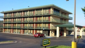 Unclassified image, 4 of 24, button - Executive Inn Laurel (Laurel)
