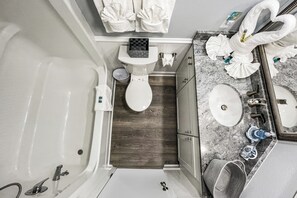 Hair dryer, towels, soap, toilet paper - 1-bedroom oceanfront condo in fabulous Myrtle Beach with WiFi, fitness room (Myrtle Beach)