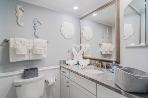 Hair dryer, towels, soap, toilet paper - 1-bedroom oceanfront condo in fabulous Myrtle Beach with WiFi, fitness room (Myrtle Beach)