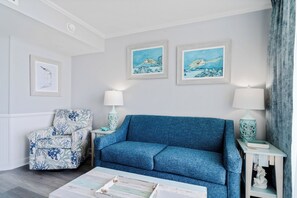 Living area - 1-bedroom oceanfront condo in fabulous Myrtle Beach with WiFi, fitness room (Myrtle Beach)