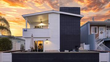 House (4 Bedrooms) | Front of property