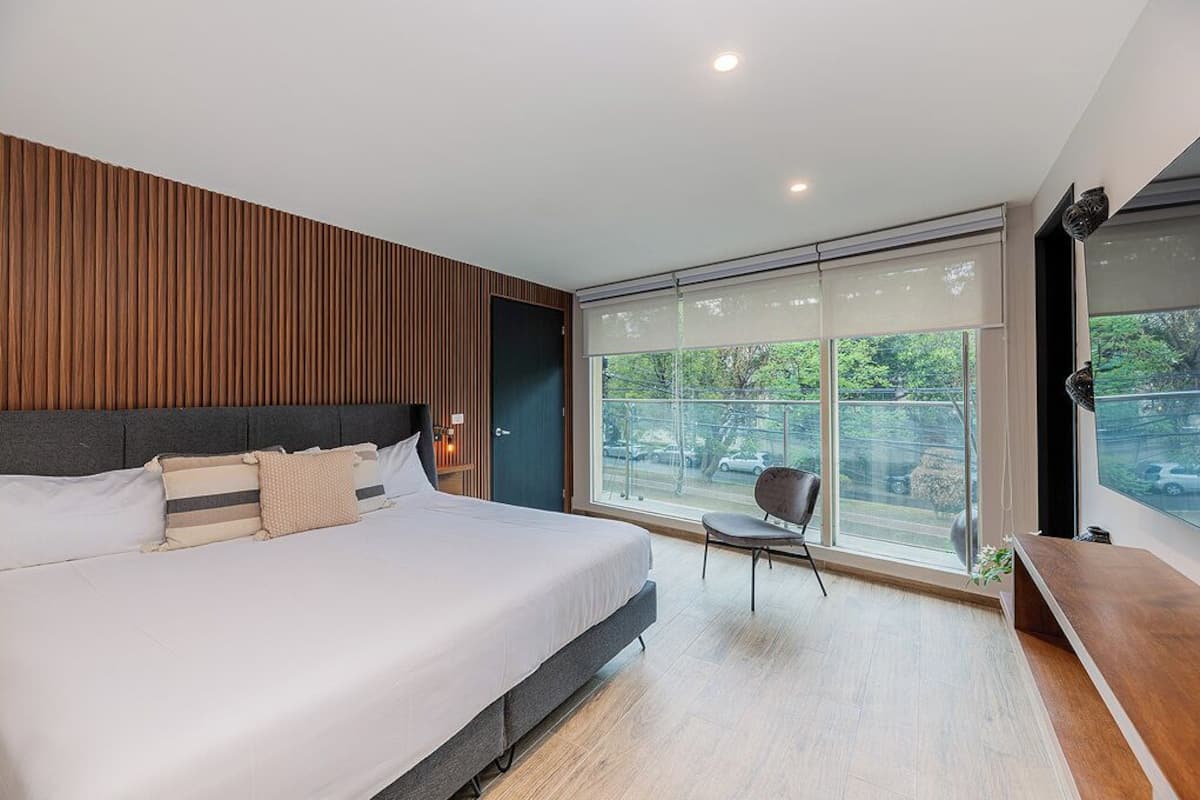 Deluxe appartement, 1 slaapkamer | 1 slaapkamer, een strijkplank/strijkijzer, gratis wifi, beddengoed