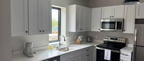 Kühlschrank, Ofen, Herdplatte, Geschirrspüler