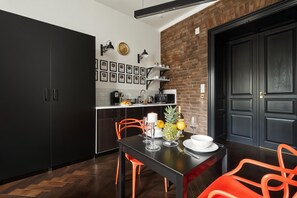 Comfort Studio, City View | Living area