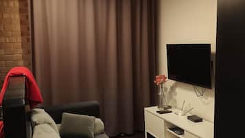 Comfort Studio, City View | Living area