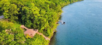 Escape to a Cozy Cabin on the River – Relax & Unwind!