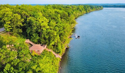 Escape to a Cozy Cabin on the River – Relax & Unwind!