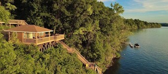 Escape to a Cozy Cabin on the River – Relax & Unwind!