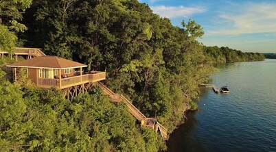 Escape to a Cozy Cabin on the River – Relax & Unwind!
