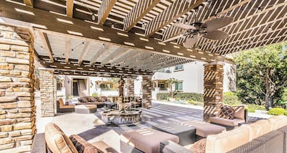 Stylish & Cozy 1BR Retreat Perfect for Work & Travel Prime Location!