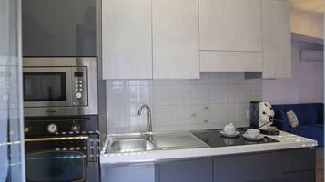 Kühlschrank, Mikrowelle, Ofen, Geschirrspüler