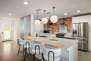 Fridge, microwave, oven, stovetop - The Hollywood Hideout with Pool, Spa, Game Room (Palm Springs)