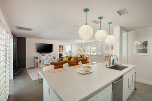 Interior - The Hollywood Hideout with Pool, Spa, Game Room (Palm Springs)